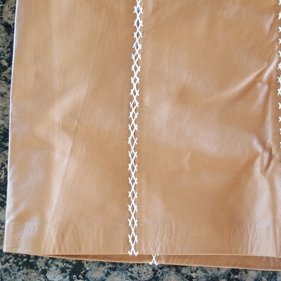 Gap Genuine Leather Skirt w Contrast Stitching - Picture 3 of 8